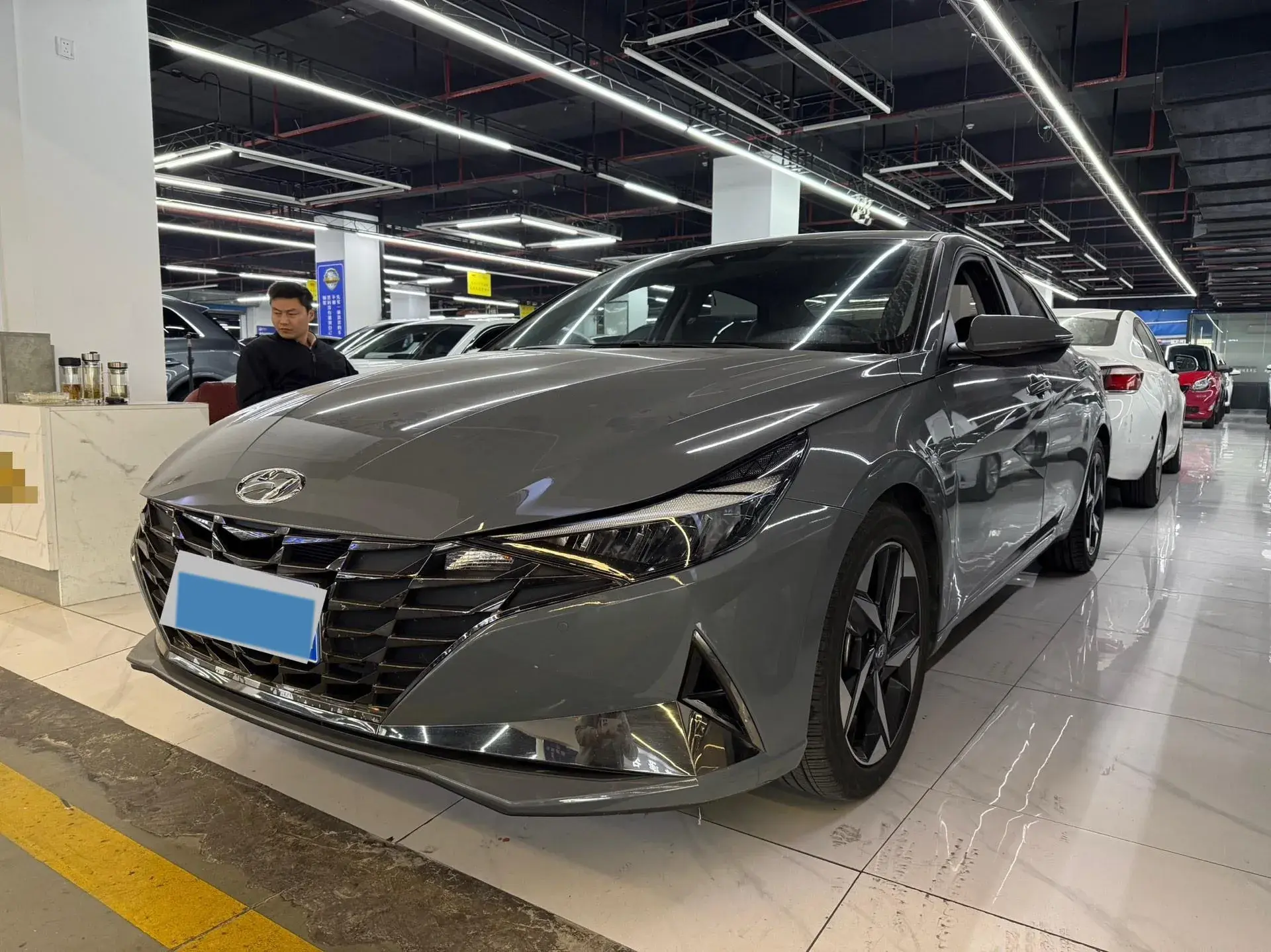 2022 HYUNDAI ELANTRA view 1