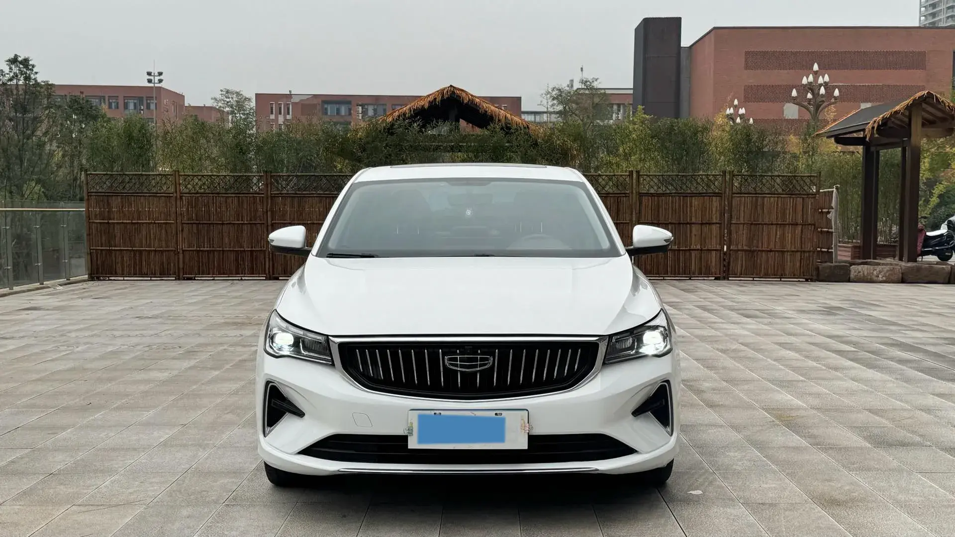 2023 GEELY EMGRAND thumbnail 2