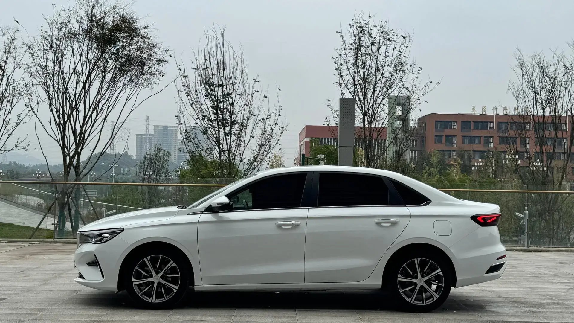 2023 GEELY EMGRAND thumbnail 4