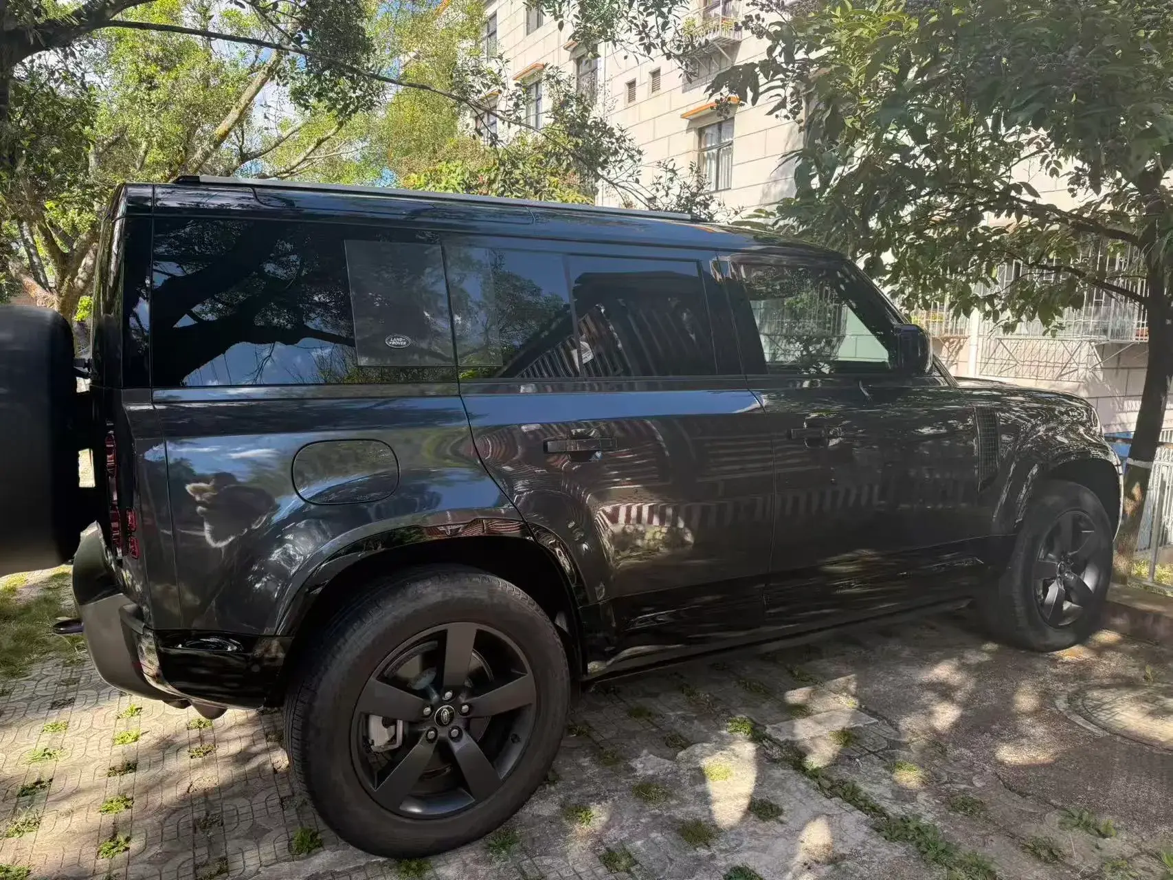 2024 LAND ROVER thumbnail 4