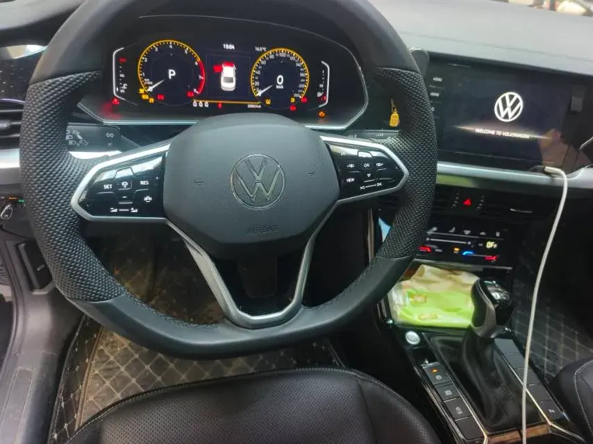 2024 VOLKSWAGEN PASSAT thumbnail 4