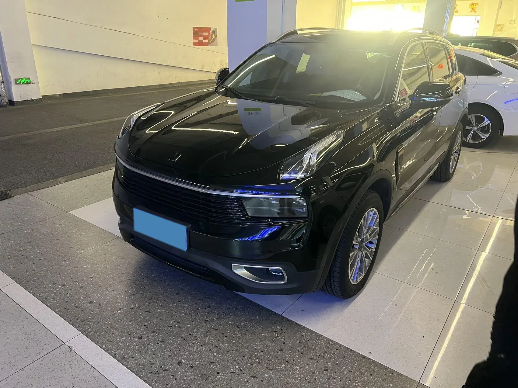 2019 LYNK&CO 01 view 1