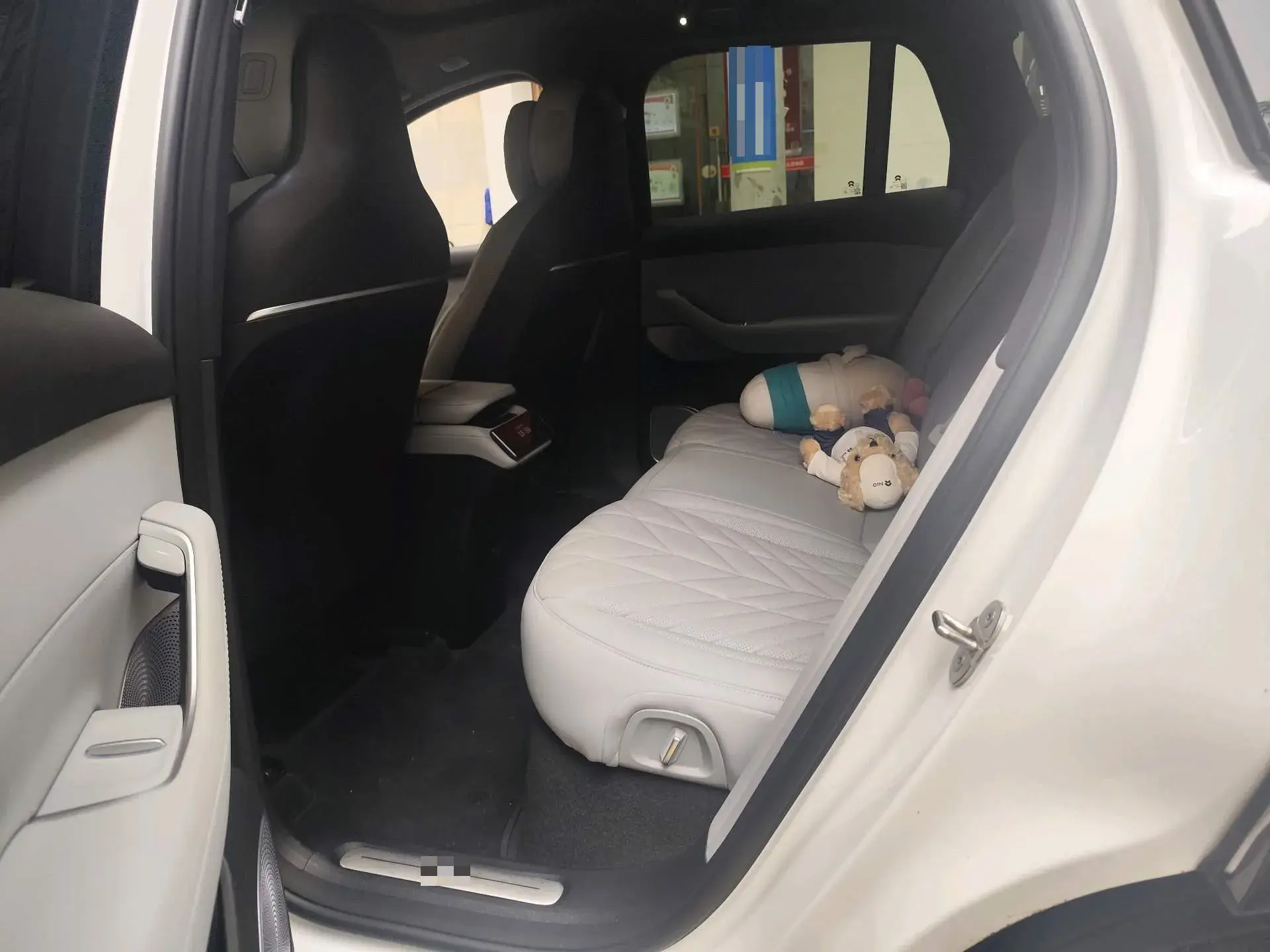 2025 NIO ES6 thumbnail 4