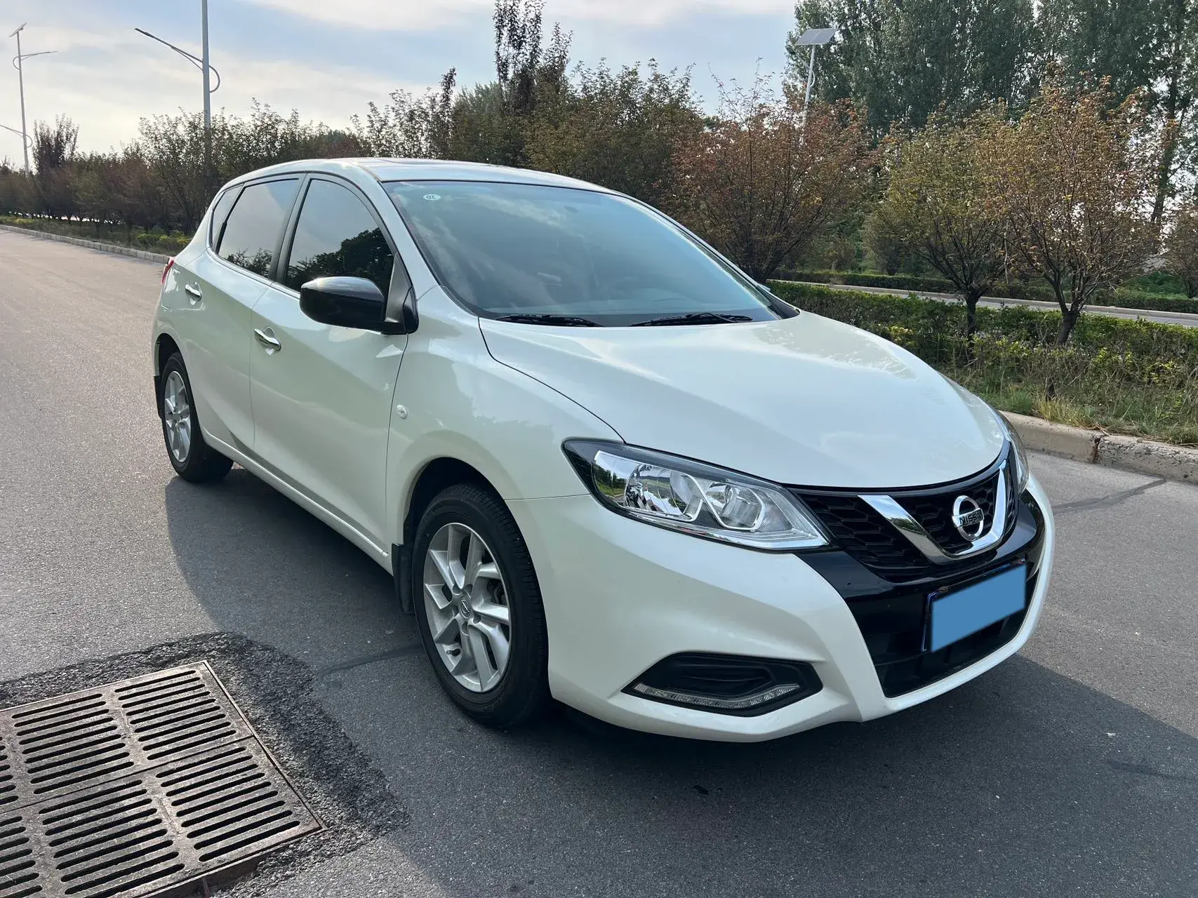 2024 NISSAN TIIDA thumbnail 2