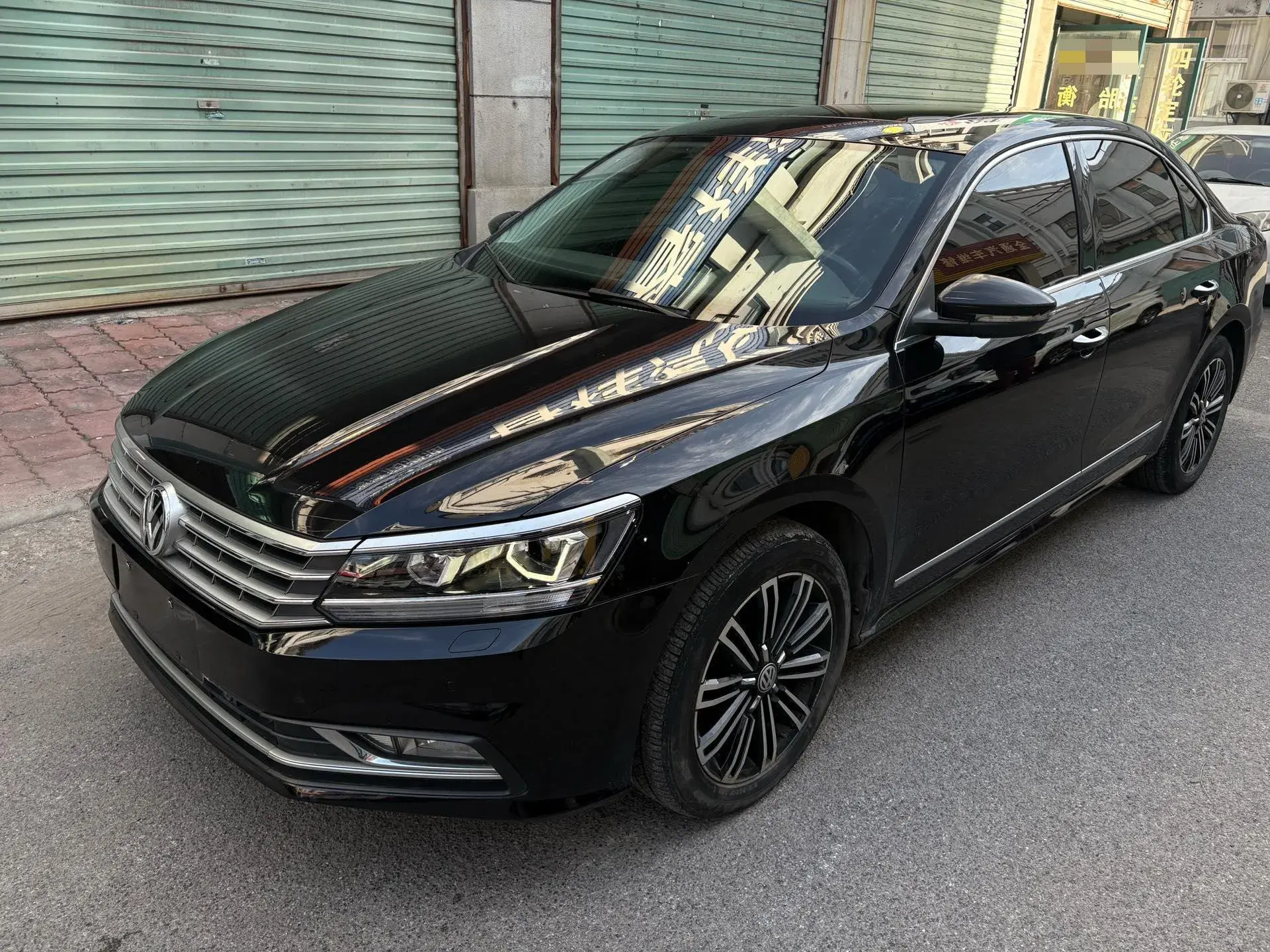 2017 VOLKSWAGEN PASSAT view 1