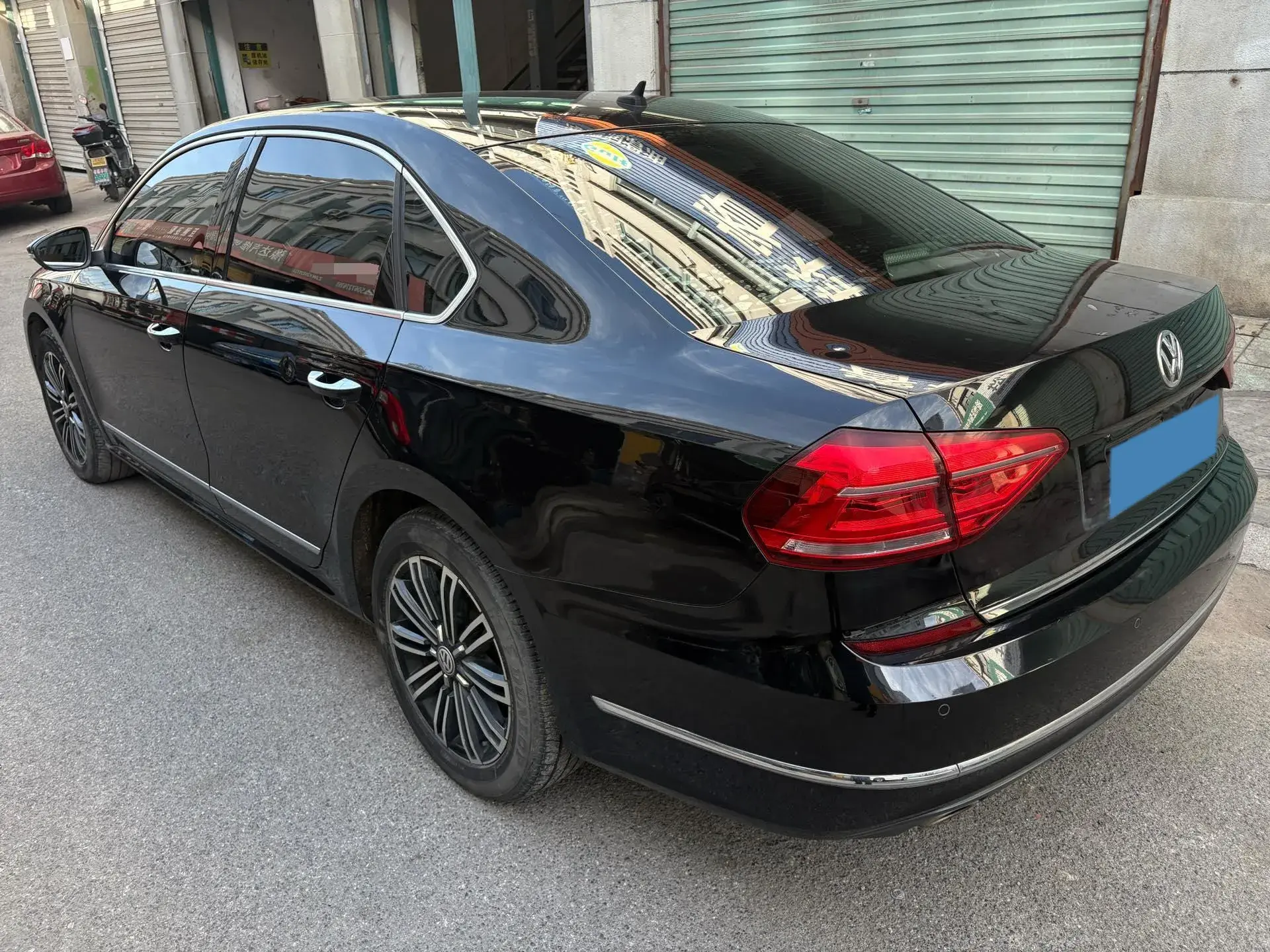 2017 VOLKSWAGEN PASSAT thumbnail 4