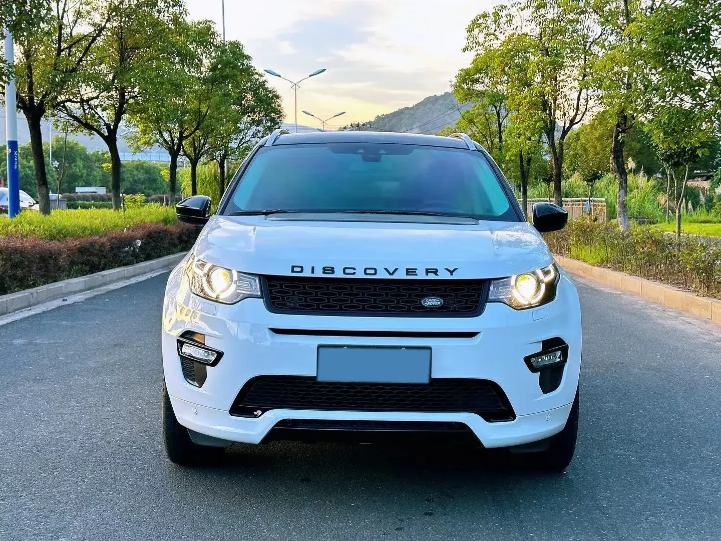 2018 LAND ROVER thumbnail 2