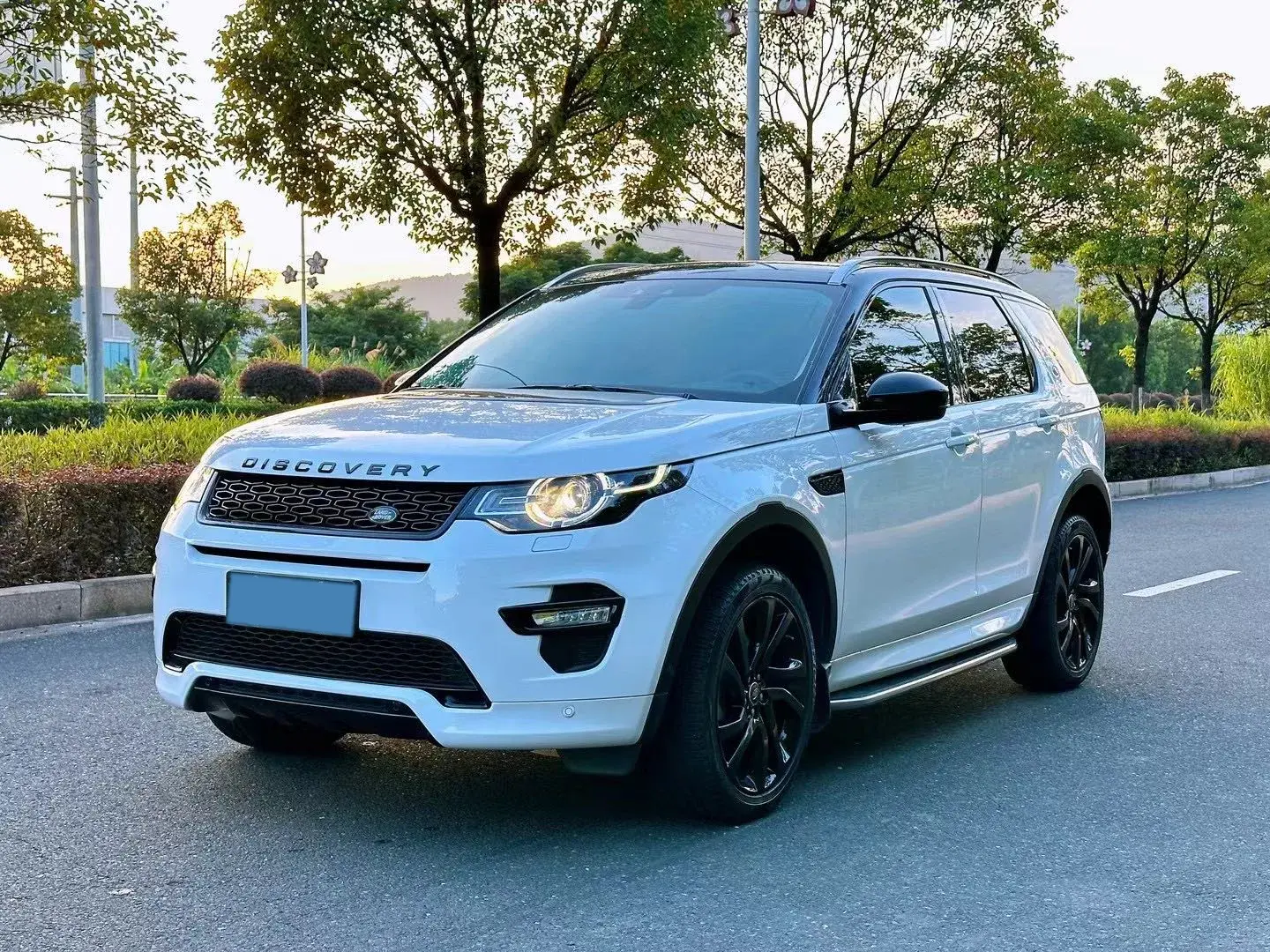 2018 LAND ROVER view 1