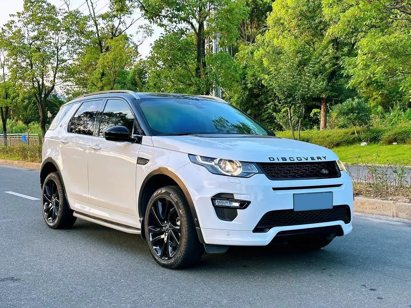 2018 LAND ROVER thumbnail 3