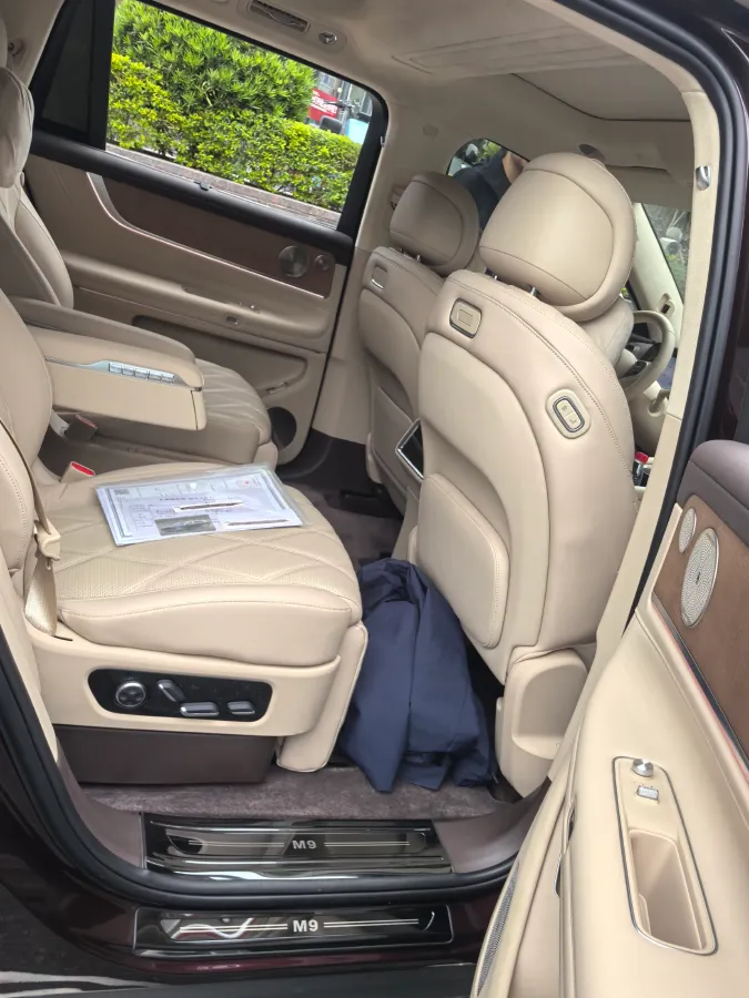 2025 HIMA AITO M9 REEV 160HP REEV 52KWH,autocango,china used car exporter,china ev exporter,chinese used car exporter,chinese used ev exporter