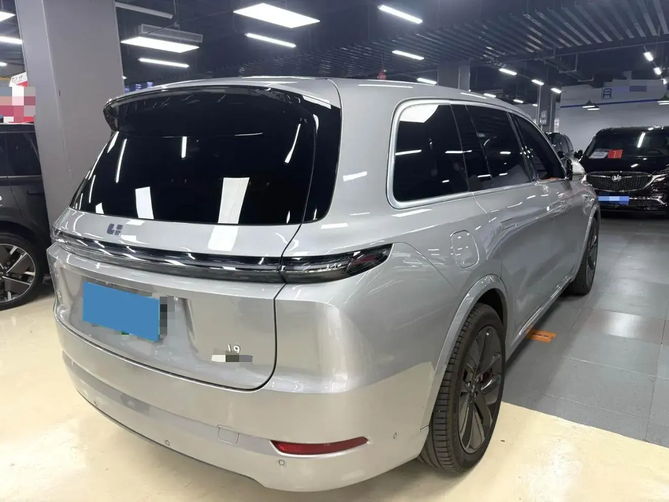 2022 LI L9 thumbnail 2