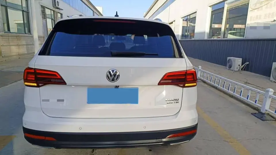 2021 VOLKSWAGEN THARU thumbnail 4