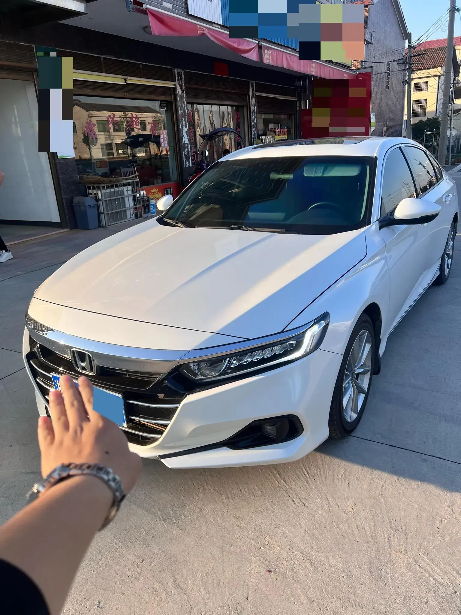 2022 HONDA ACCORD view 1