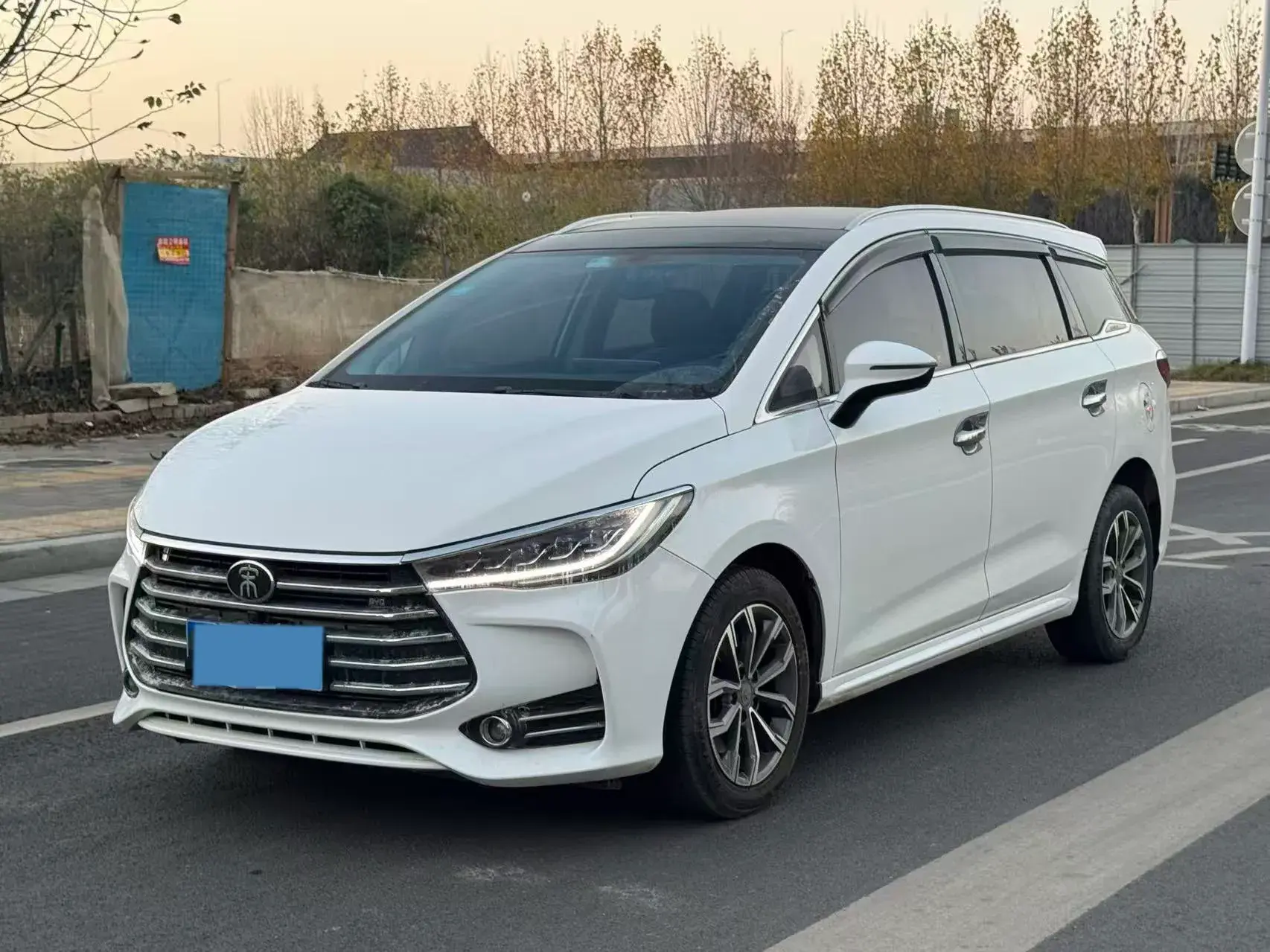 2019 BYD SONG view 1