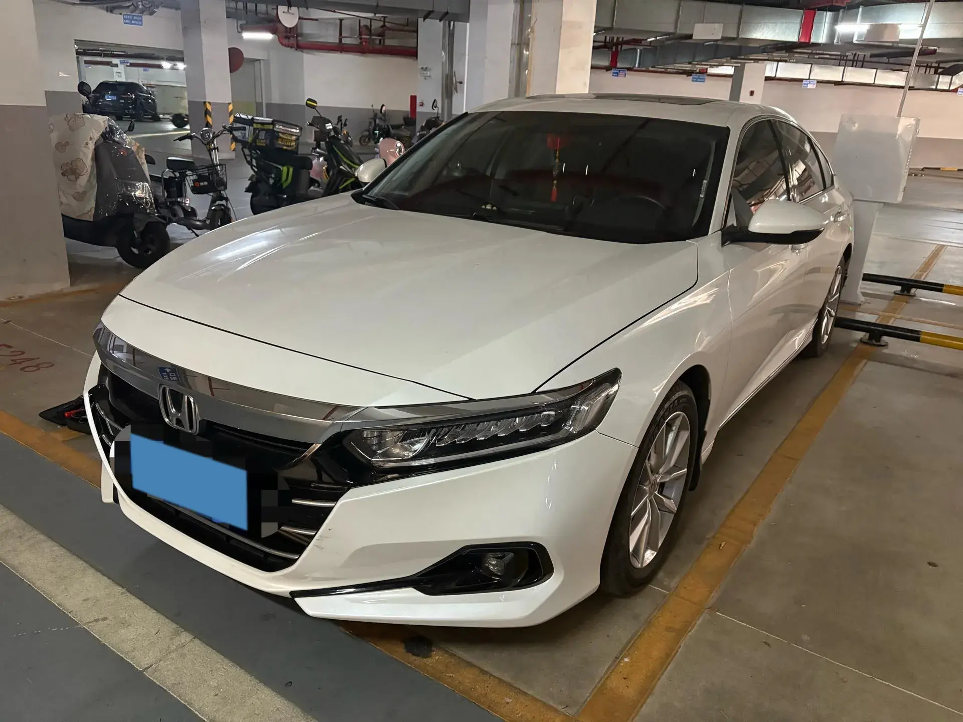 2022 HONDA ACCORD view 1