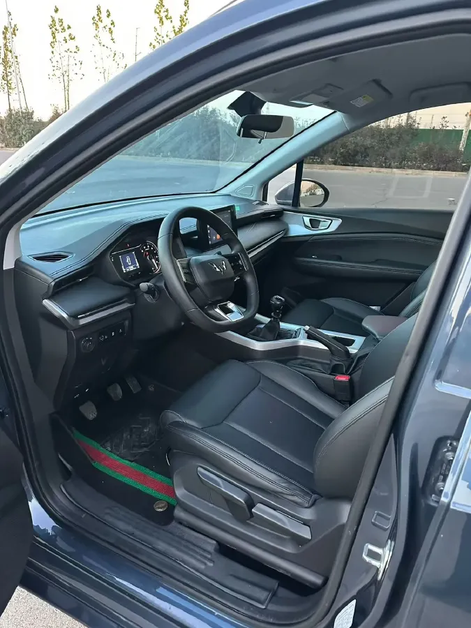 2022 WuLing JiaChen 1.5L 99HP L4 6MT,autocango,china used car exporter,china ev exporter,chinese used car exporter,chinese used ev exporter