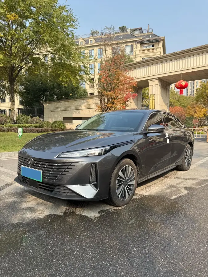 2025 ChangAn EadoPHEV 1.5L 98HP L4 E-CVT PHEV