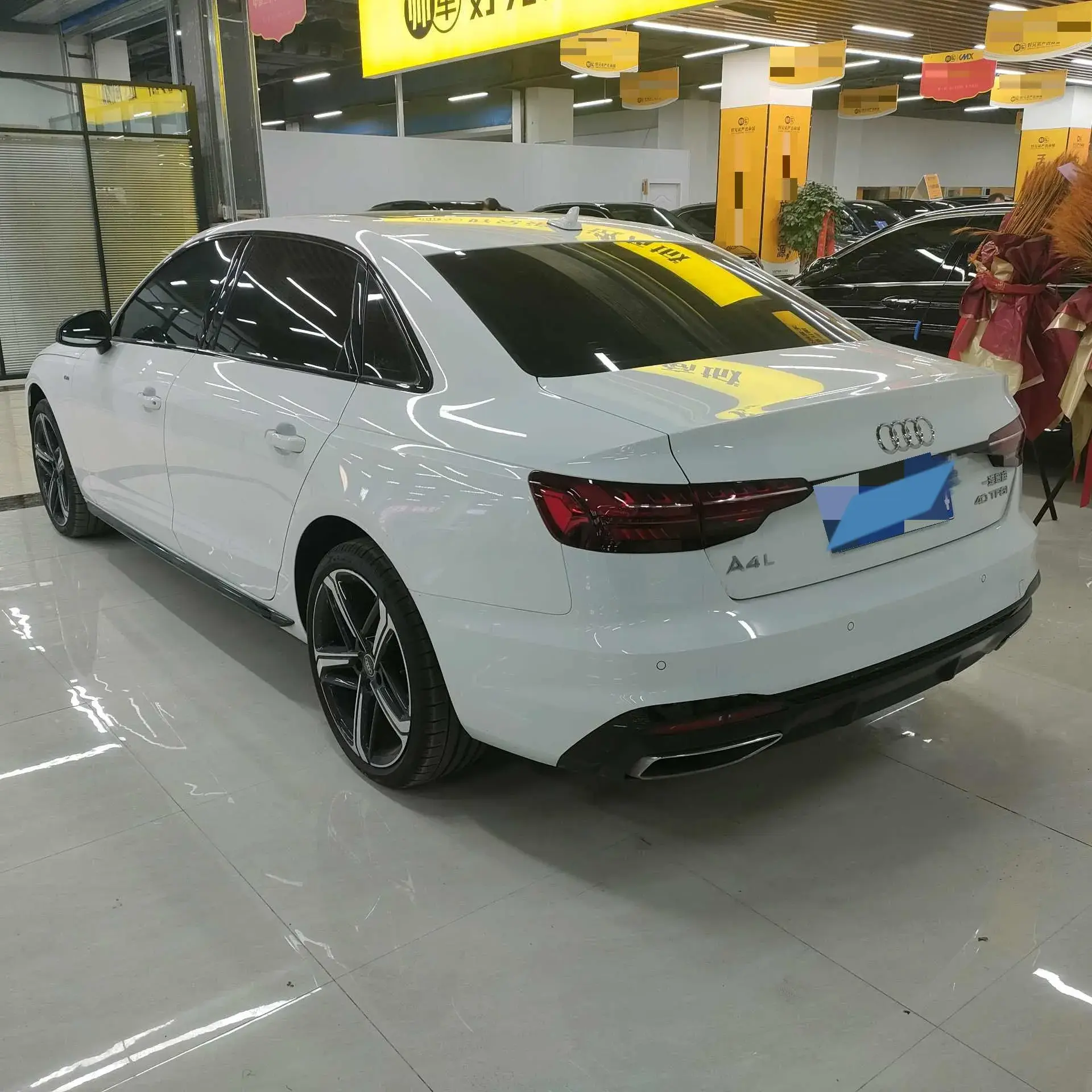 2024 AUDI A4L thumbnail 3