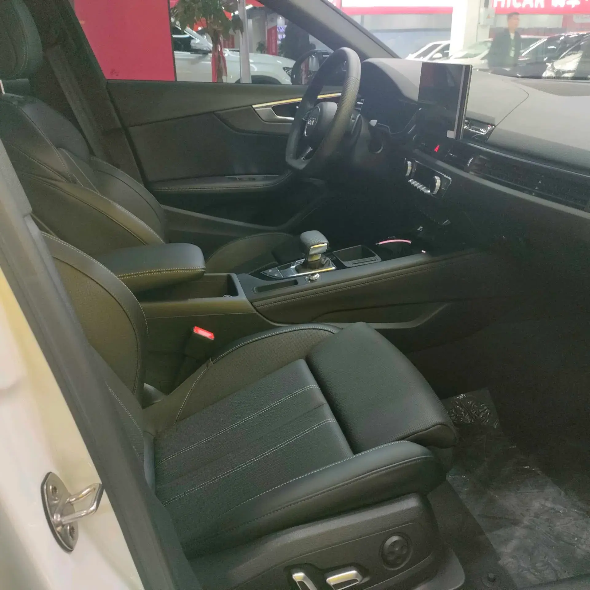 2024 AUDI A4L thumbnail 4