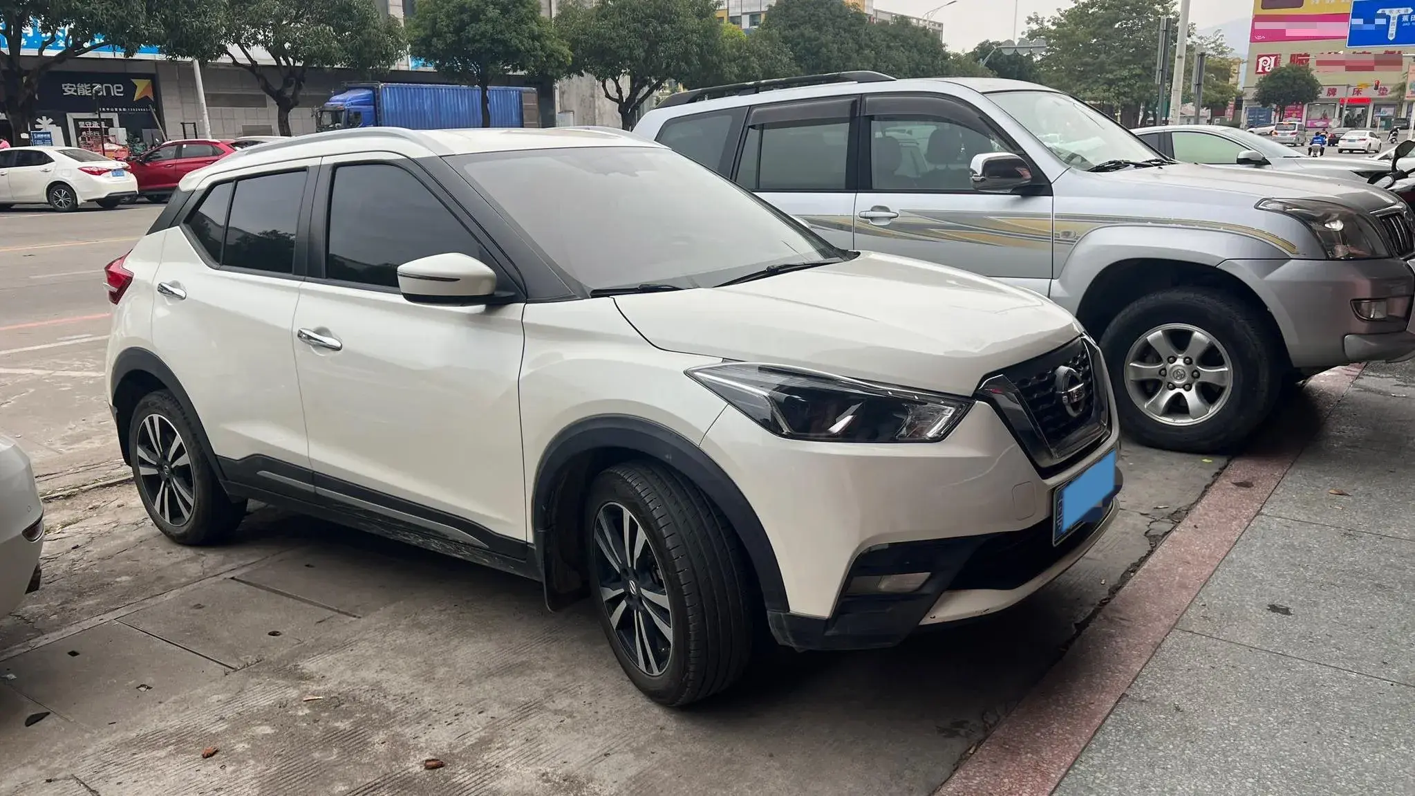 2021 NISSAN KICKS thumbnail 2