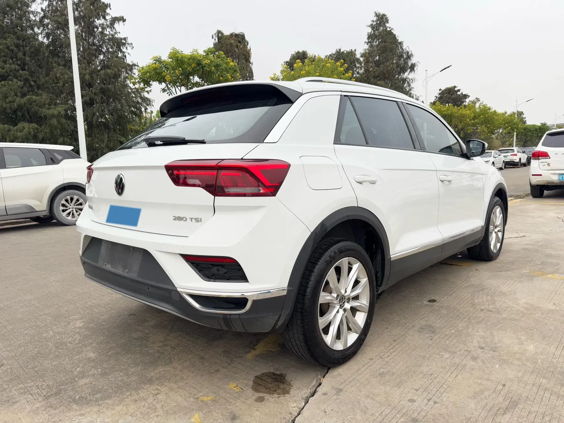 2022 VOLKSWAGEN T-ROC thumbnail 4