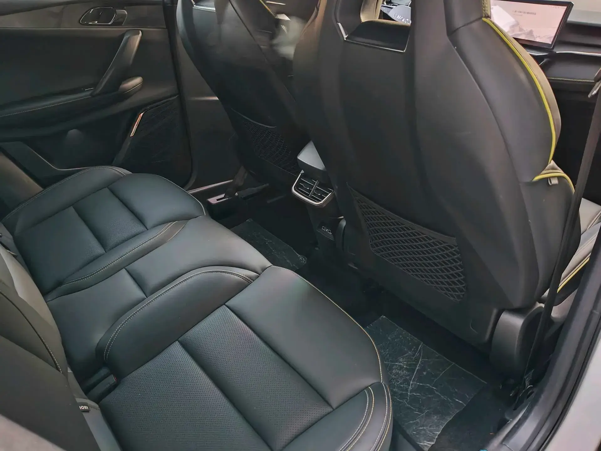 2023 LYNK&CO 06 thumbnail 2