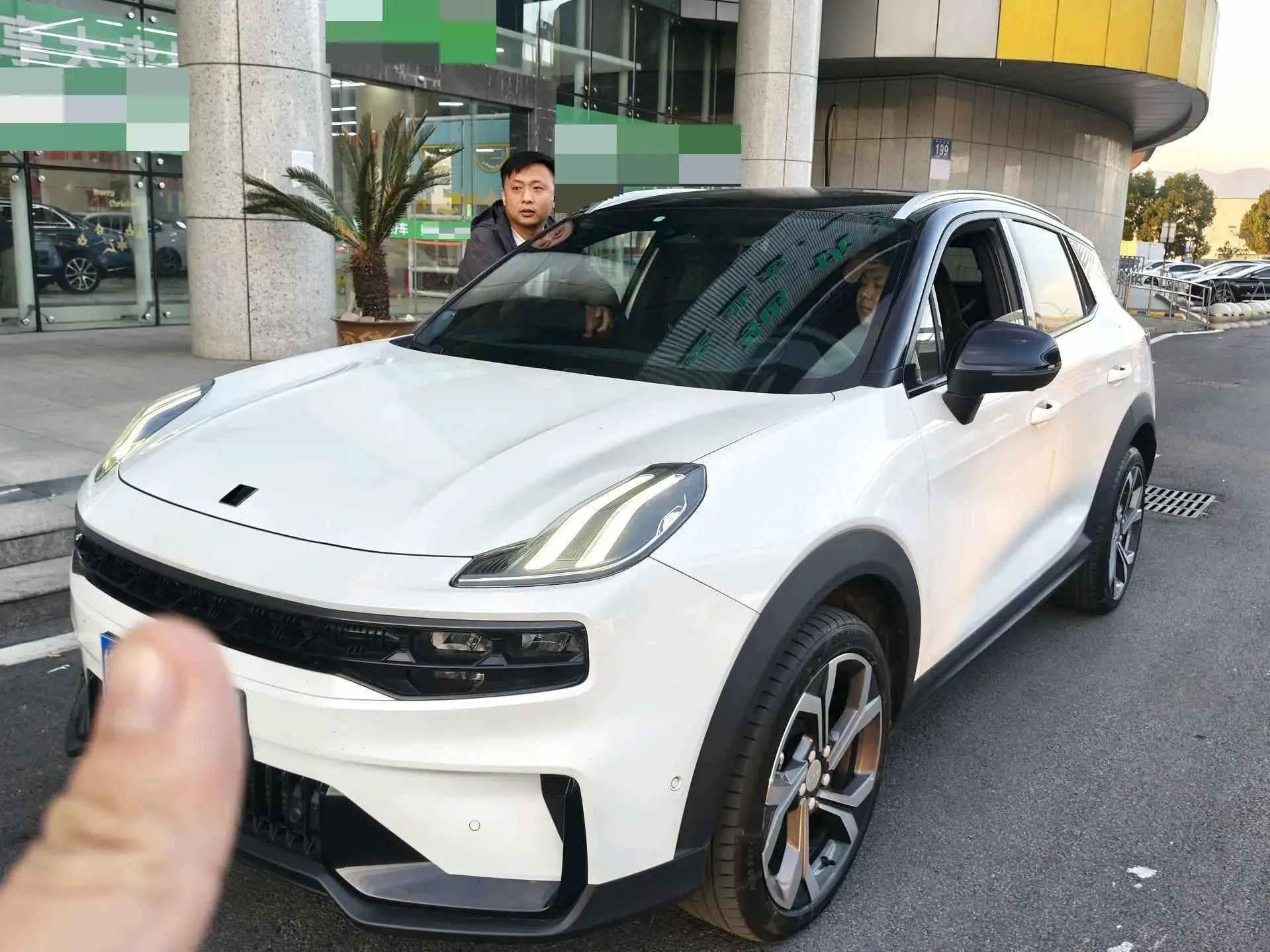 2023 LYNK&CO 06 view 1