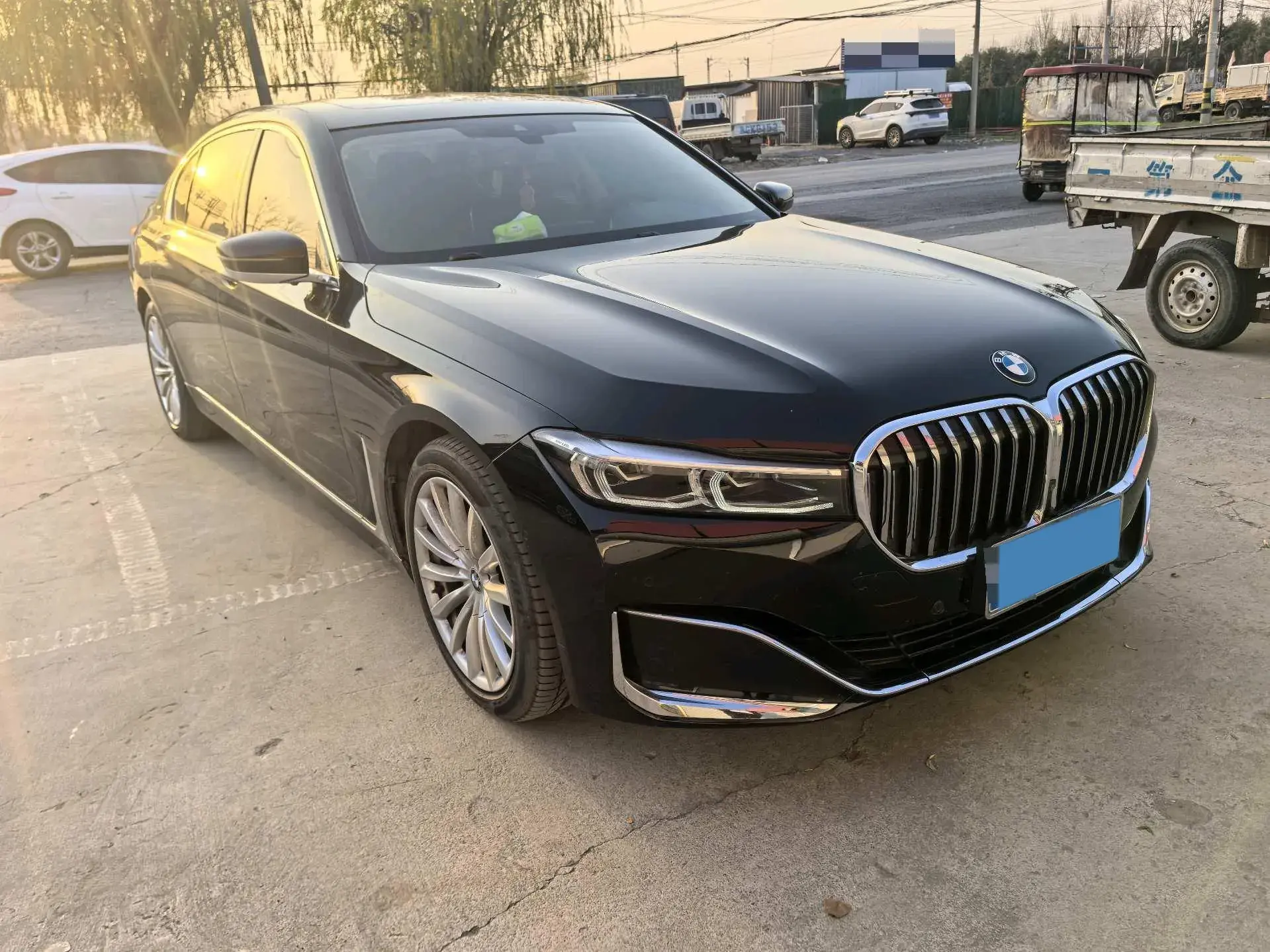 2019 BMW 7 thumbnail 3