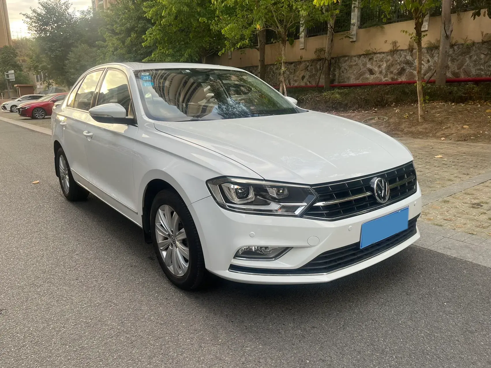 2018 VOLKSWAGEN BORA thumbnail 3