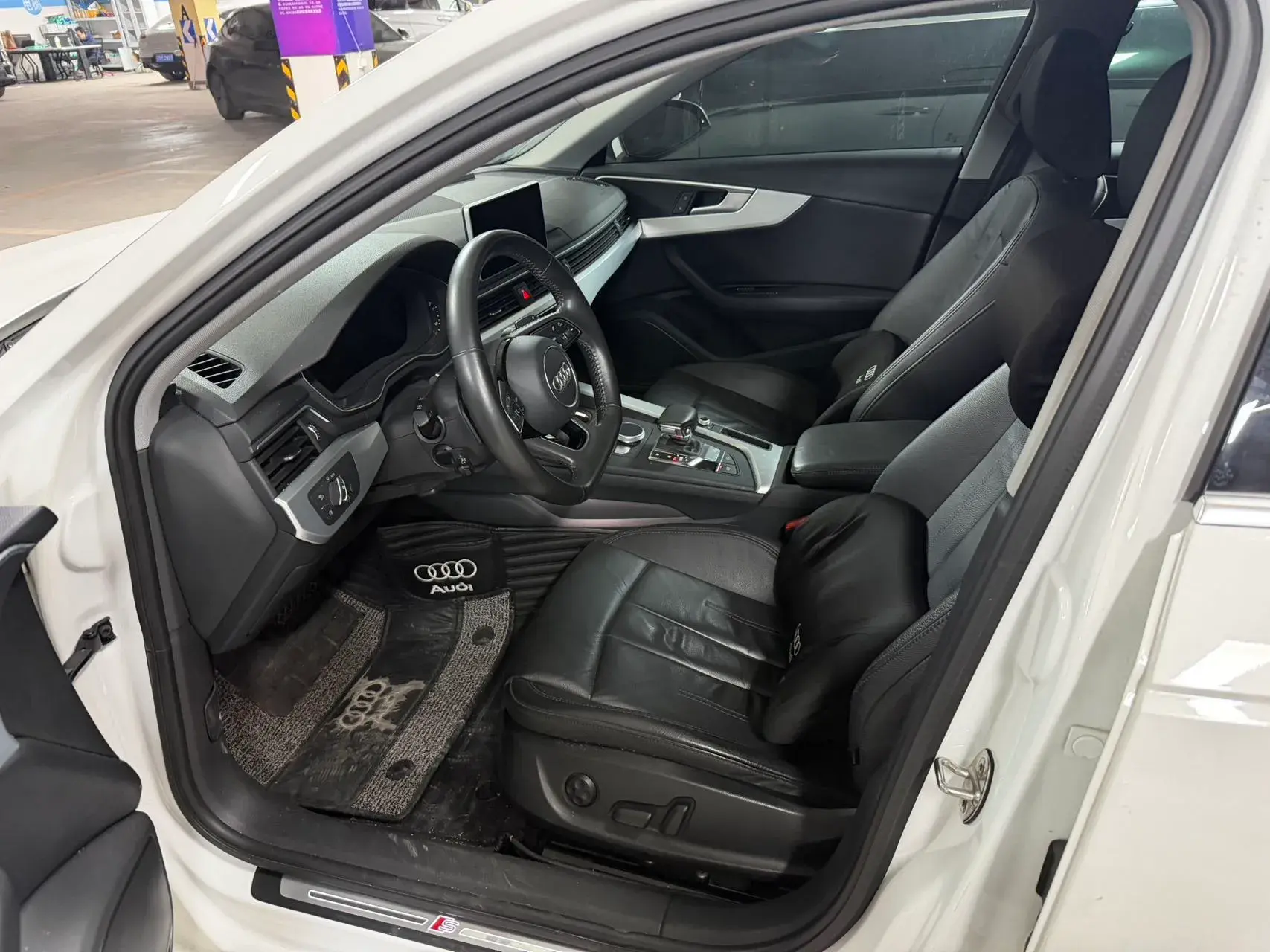 2019 AUDI A4L thumbnail 4