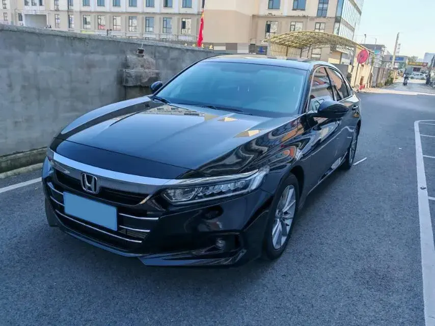 2022 HONDA ACCORD view 1