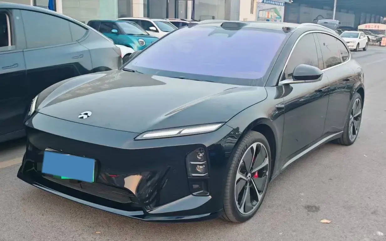 2025 NIO ET5T view 1