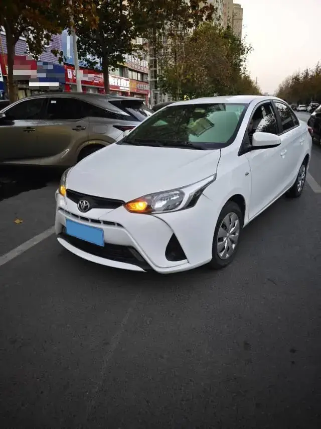 2017 TOYOTA YARIS view 1