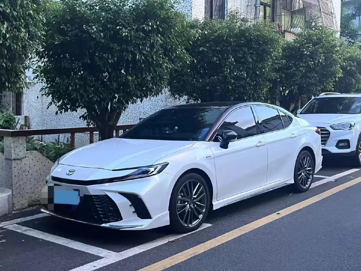 2024 Toyota Camry 2.0L 152HP L4 E-CVT Hybrid