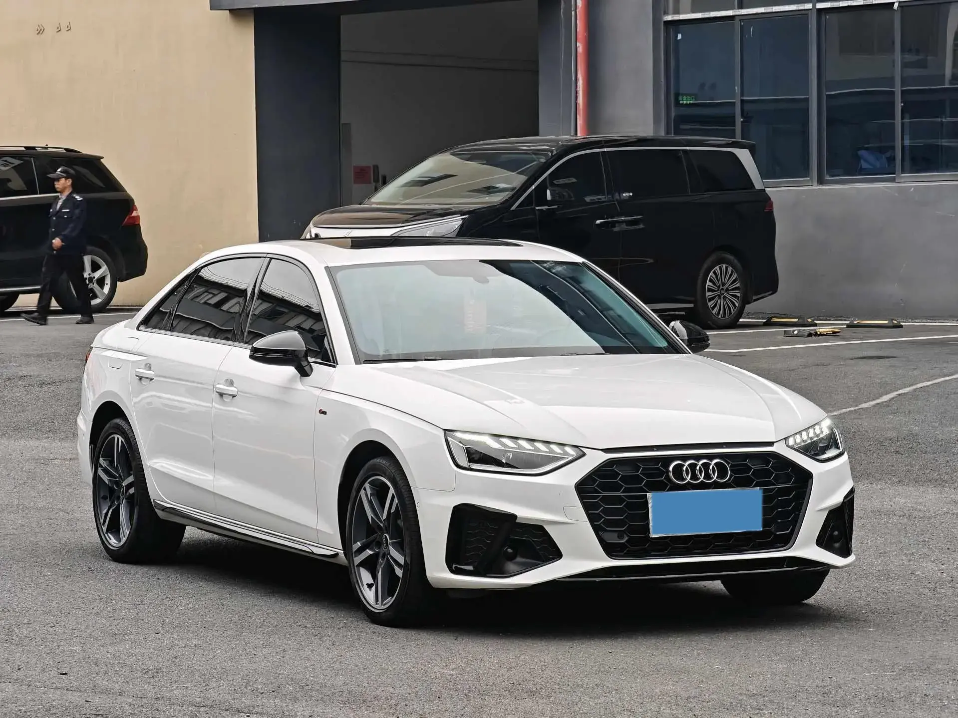 2022 AUDI A4L thumbnail 3