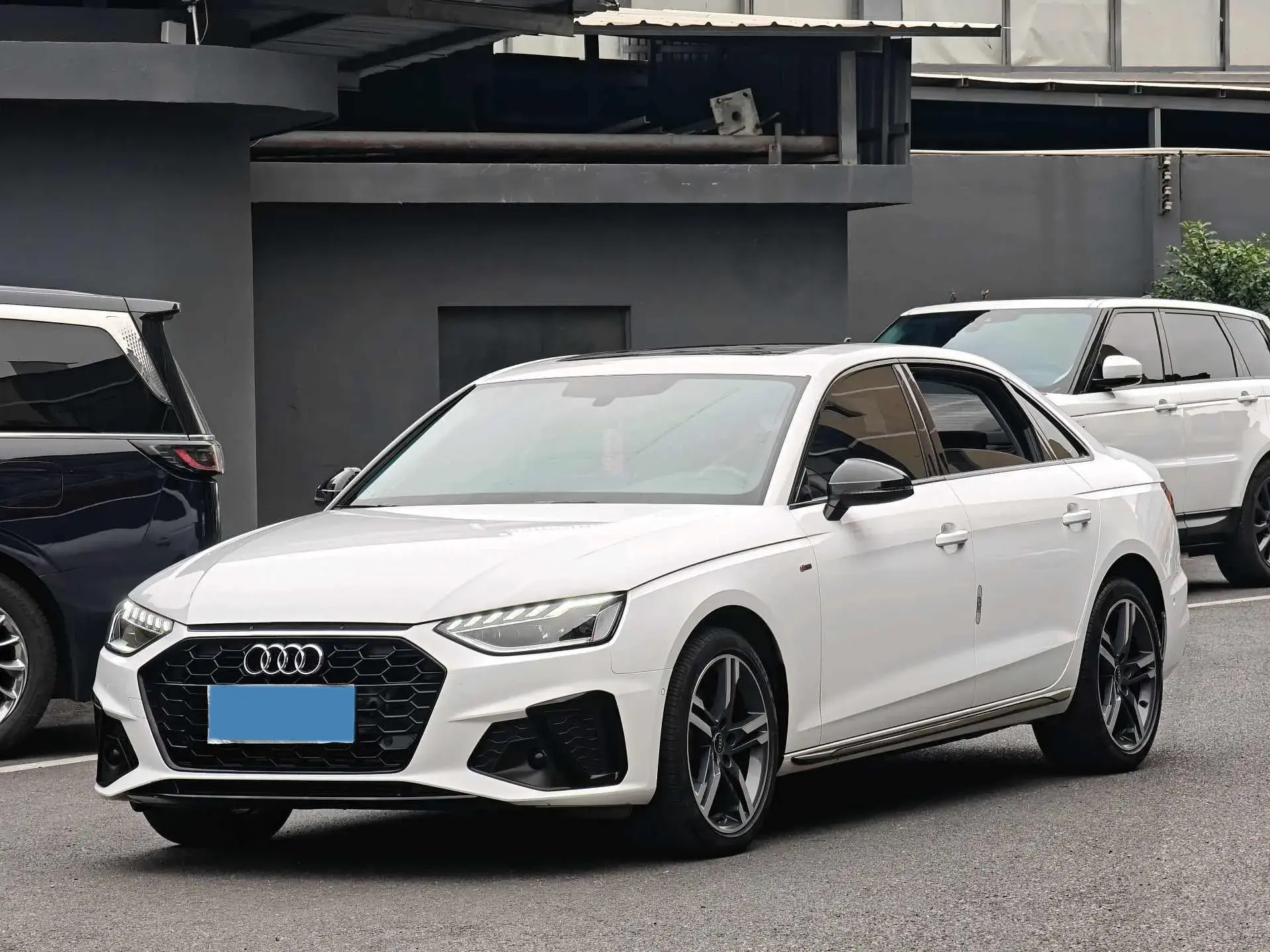 2022 AUDI A4L view 1