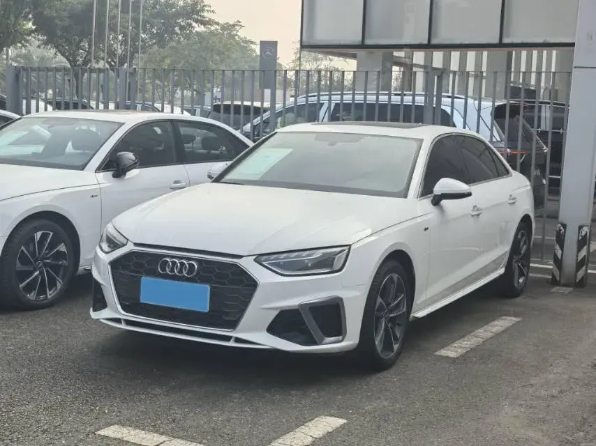 2023 AUDI A4L view 1