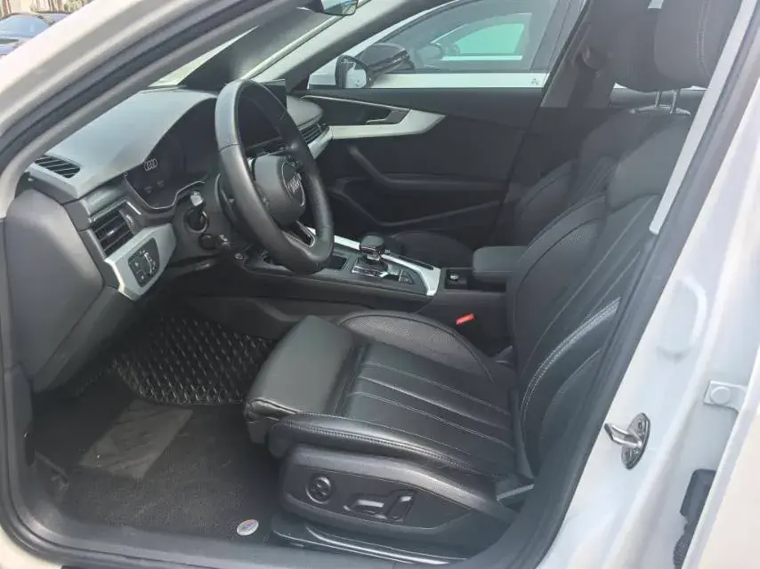 2023 AUDI A4L thumbnail 3