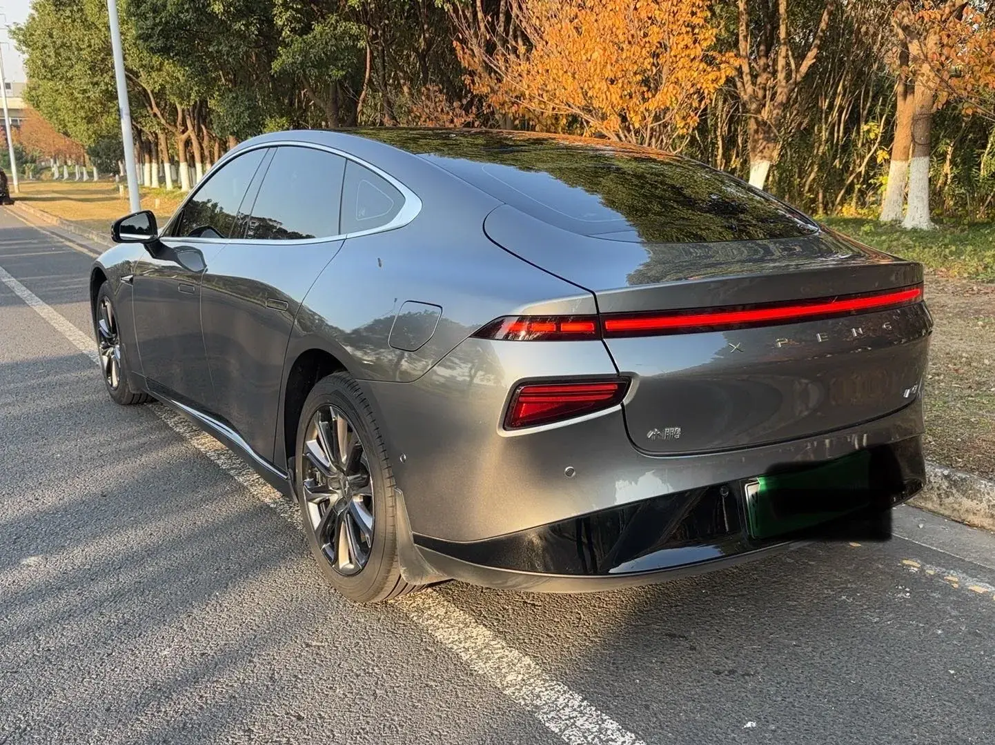 2022 XPENG P7 thumbnail 3