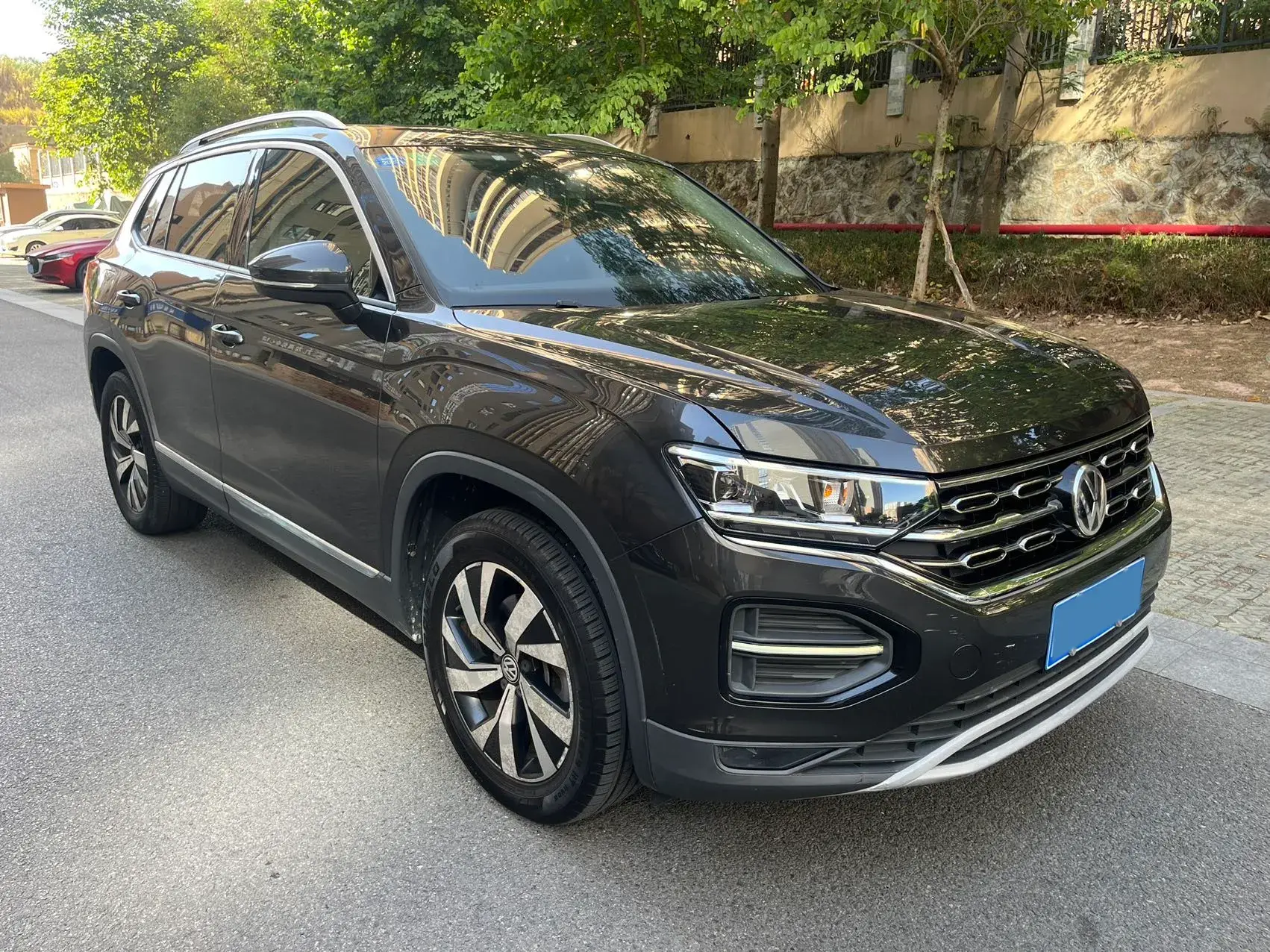 2019 VOLKSWAGEN TAYRON thumbnail 3