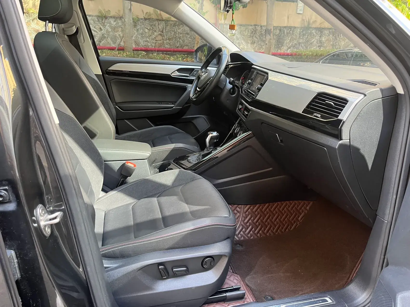 2019 VOLKSWAGEN TAYRON thumbnail 4