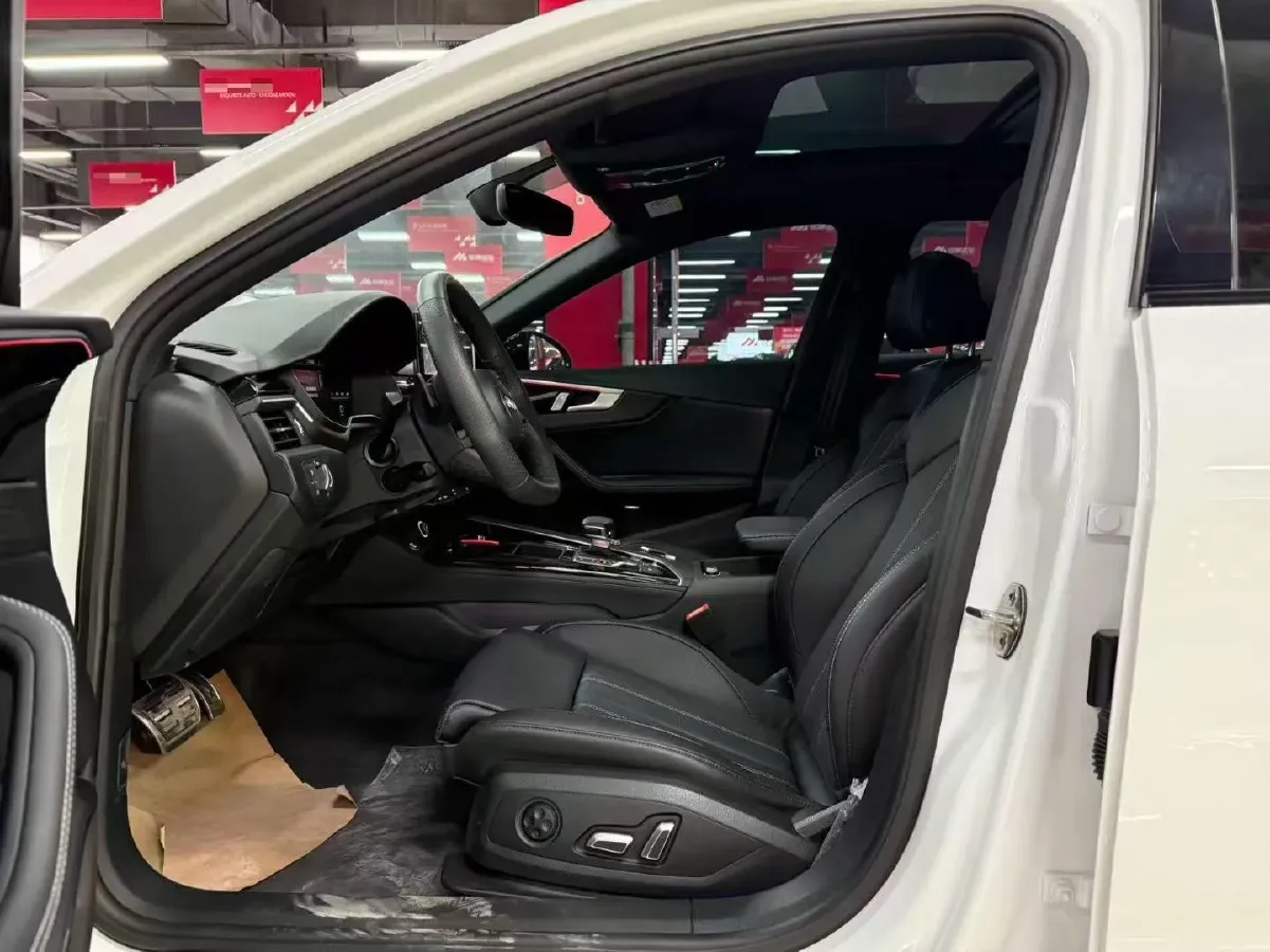 2024 Audi A4L 2.0T 190HP L4 7DCT,autocango,china used car exporter,china ev exporter,chinese used car exporter,chinese used ev exporter