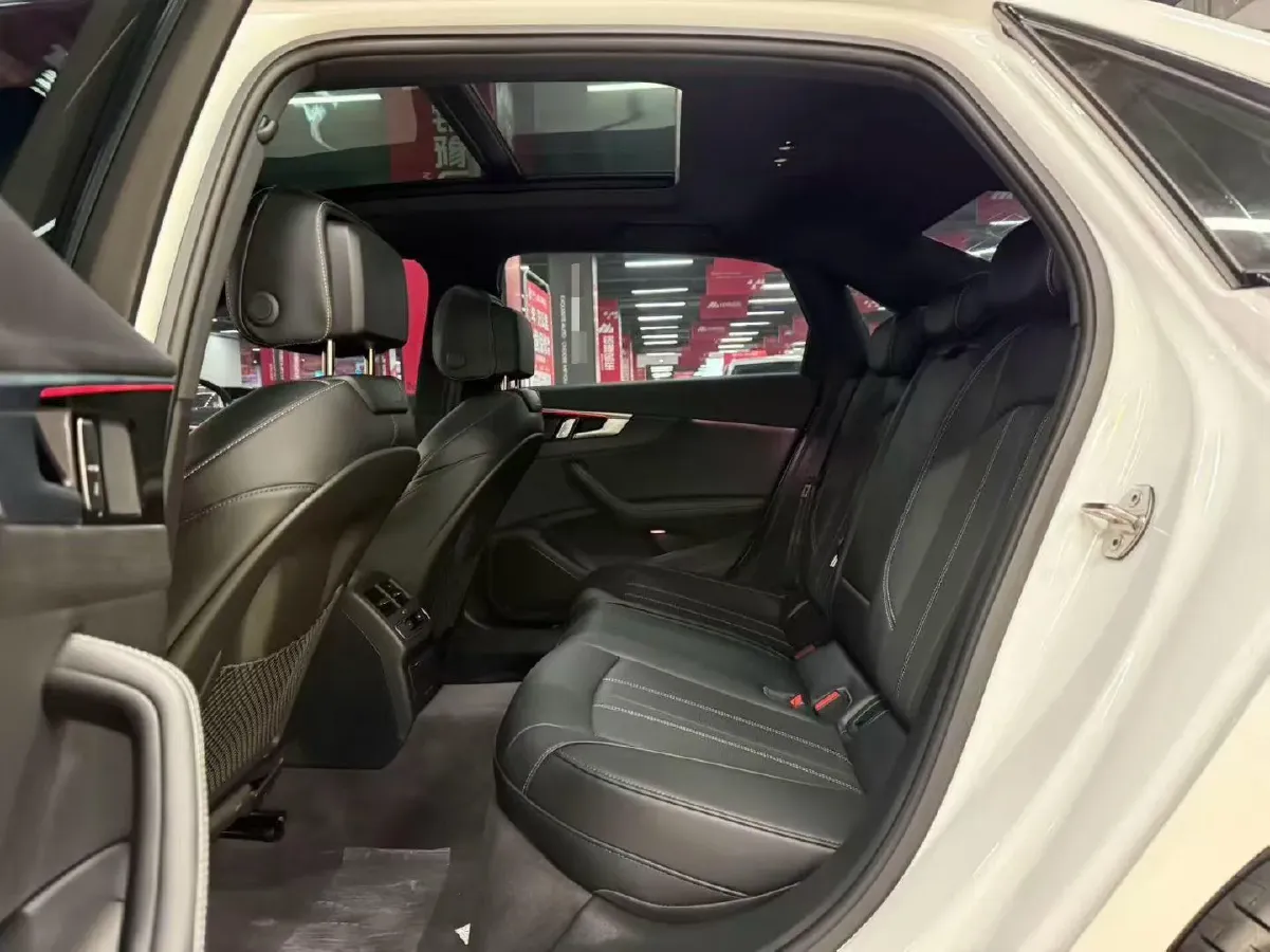 2024 Audi A4L 2.0T 190HP L4 7DCT,autocango,china used car exporter,china ev exporter,chinese used car exporter,chinese used ev exporter