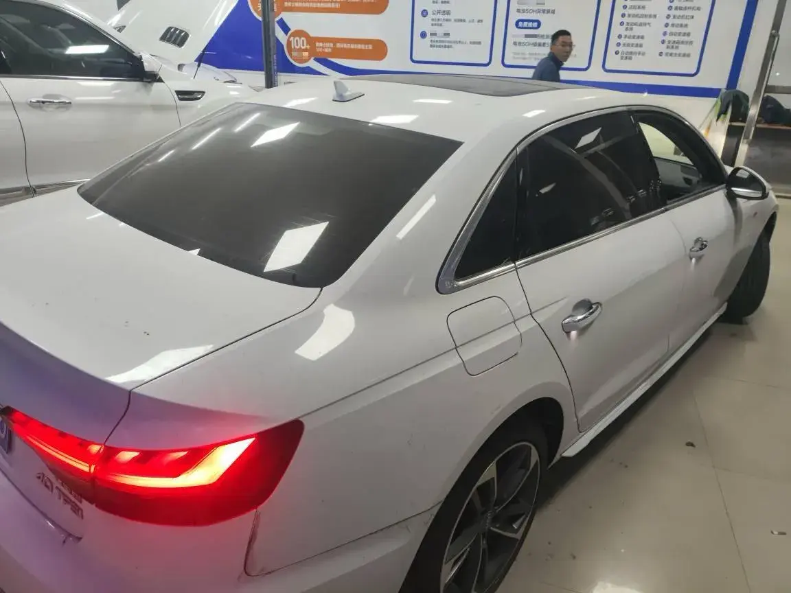 2020 AUDI A4L thumbnail 2