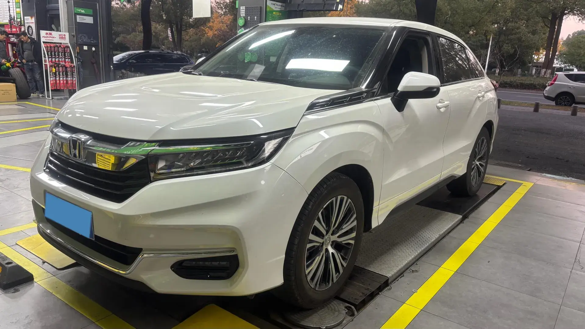 2020 HONDA AVANCIER view 1