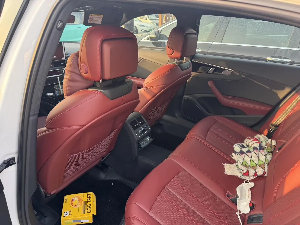 2025 Audi A4L 2.0T 190HP L4 7DCT,autocango,china used car exporter,china ev exporter,chinese used car exporter,chinese used ev exporter