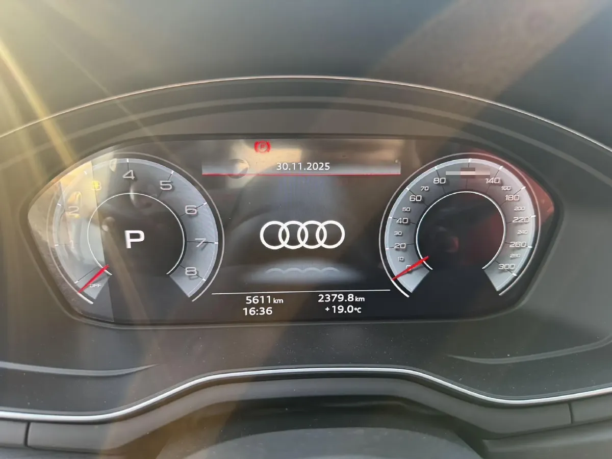 2025 Audi A4L 2.0T 190HP L4 7DCT,autocango,china used car exporter,china ev exporter,chinese used car exporter,chinese used ev exporter