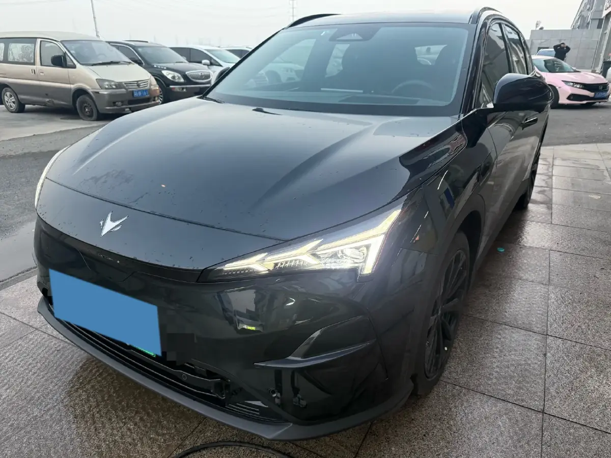 2025 ARCFOX αT5 BEV 74.4KWH