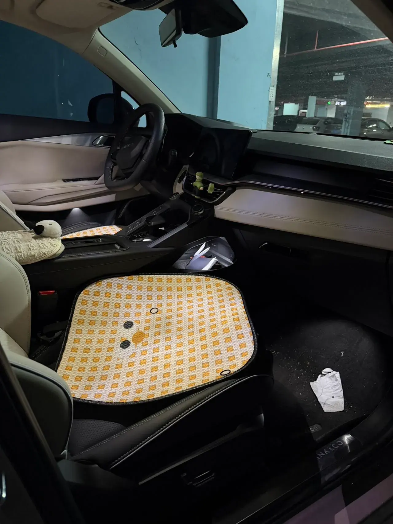 2023 LYNK&CO 06 thumbnail 4