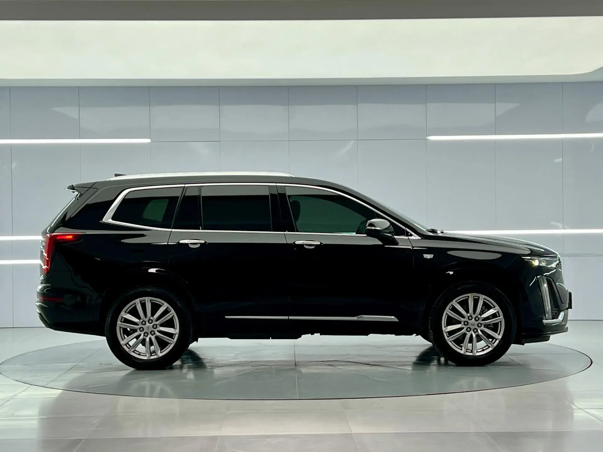 2022 CADILLAC XT6 thumbnail 4